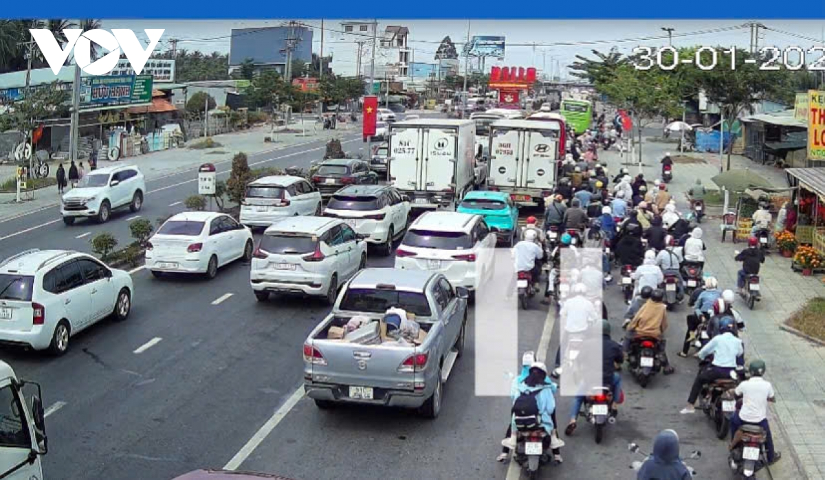 giao thông ùn ứ nghiêm trọng, 5 lần xả tại trạm thu phí tại tiền giang hình ảnh 2 giao thong un u nghiem trong, 5 lan xa tai tram thu phi tai tien giang hinh anh 2