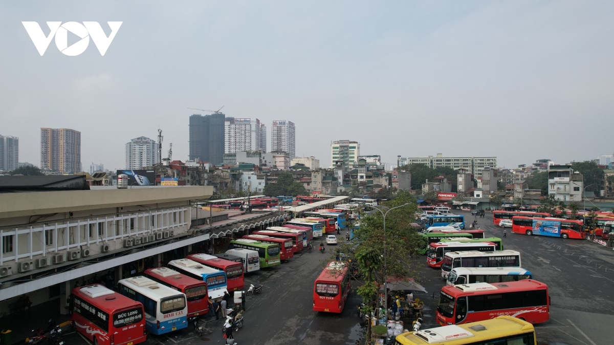 cua ngo phia nam ha noi dong nghit trong ngay cuoi lam viec truoc ky nghi tet hinh anh 1