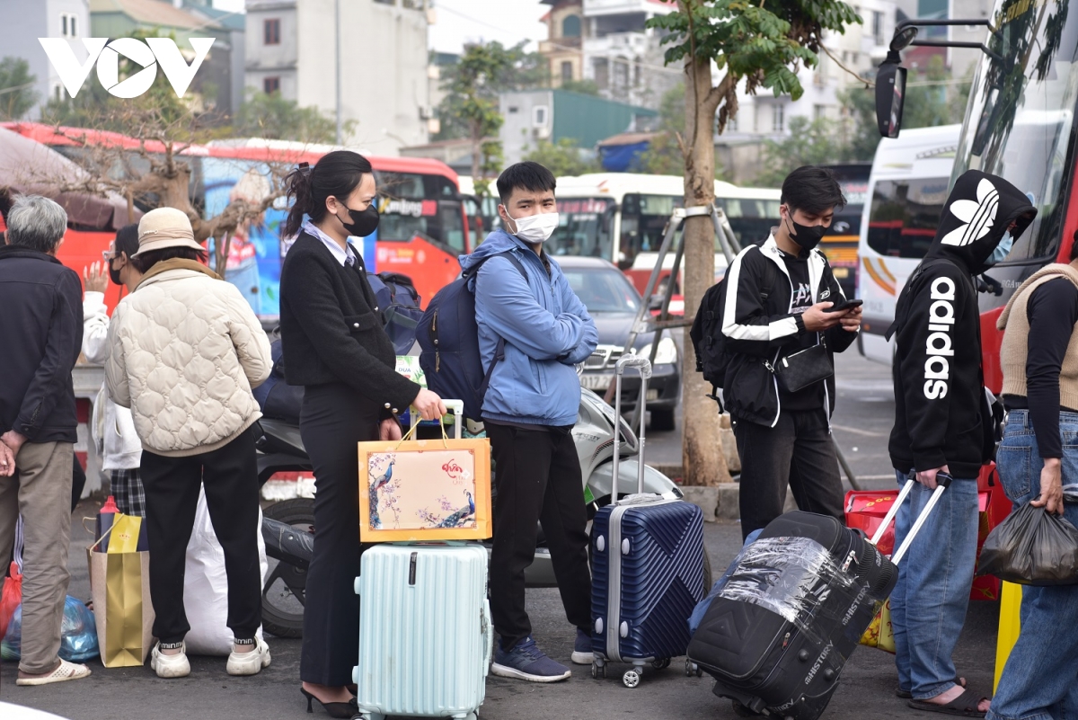 cua ngo phia nam ha noi dong nghit trong ngay cuoi lam viec truoc ky nghi tet hinh anh 3