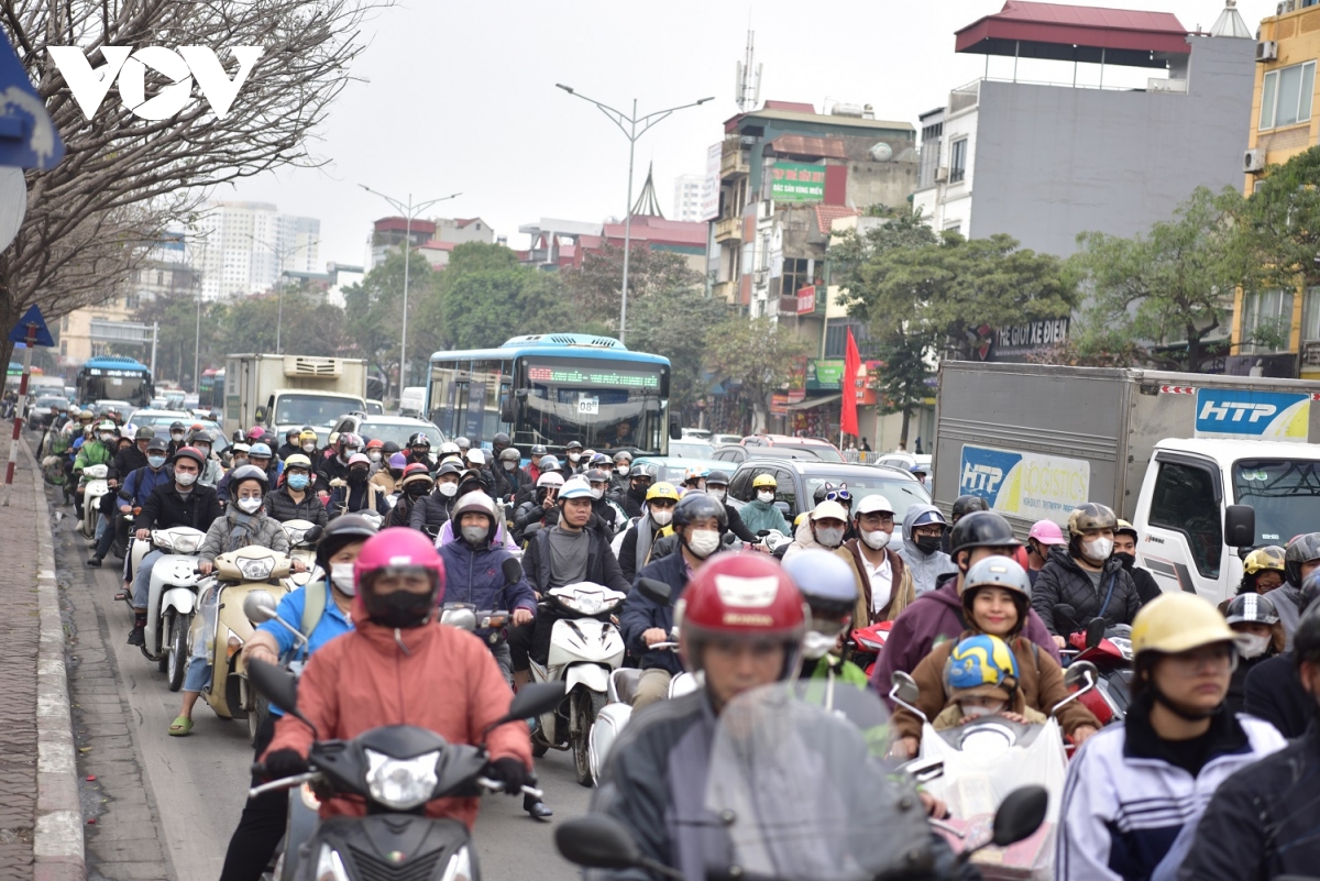 cua ngo phia nam ha noi dong nghit trong ngay cuoi lam viec truoc ky nghi tet hinh anh 16