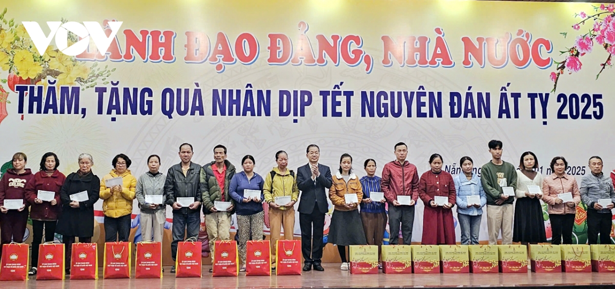 chanh an tand toi cao tang qua tet ho ngheo va cong nhan lao dong Da nang hinh anh 2