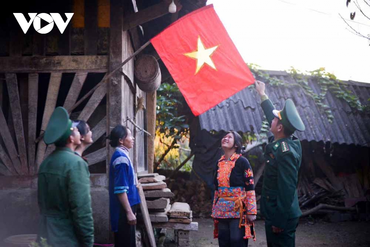 xuan tren cung duong tuan tra noi bien gioi dao san hinh anh 12