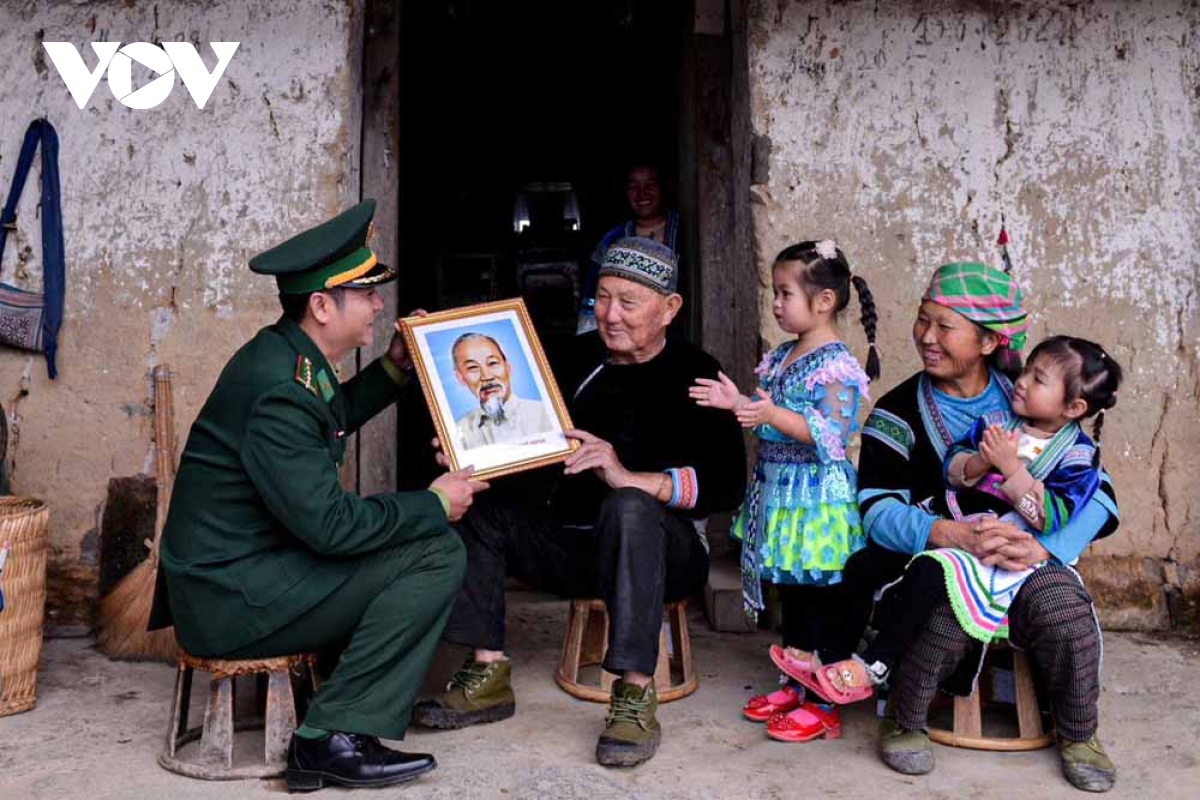 xuan tren cung duong tuan tra noi bien gioi dao san hinh anh 13