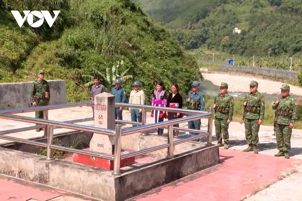 xuan tren cung duong tuan tra noi bien gioi dao san hinh anh 7