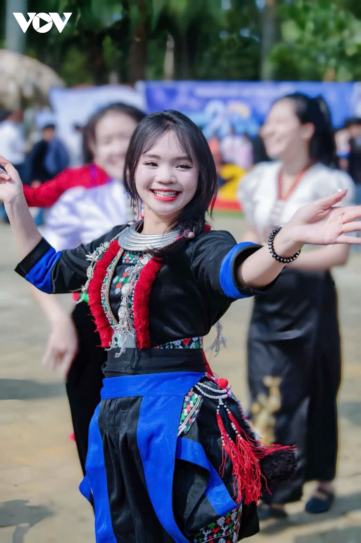 tẩn mý xuân người giữ lửa văn hóa dao khâu qua nghề thêu may hình ảnh 3 tan my xuan nguoi giu lua van hoa dao khau qua nghe theu may hinh anh 3