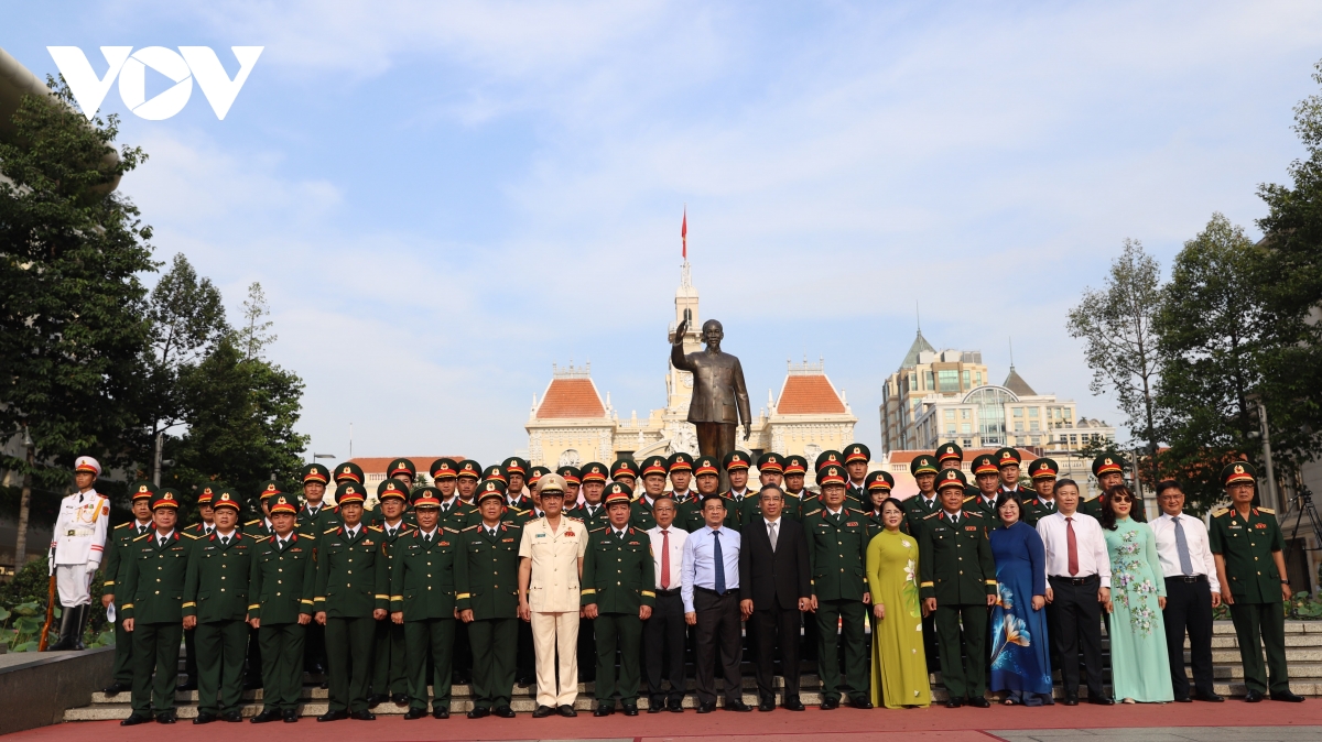 bộ tư lệnh tp.hcm báo công chủ tịch hồ chí minh hình ảnh 6 bo tu lenh tp.hcm bao cong chu tich ho chi minh hinh anh 6