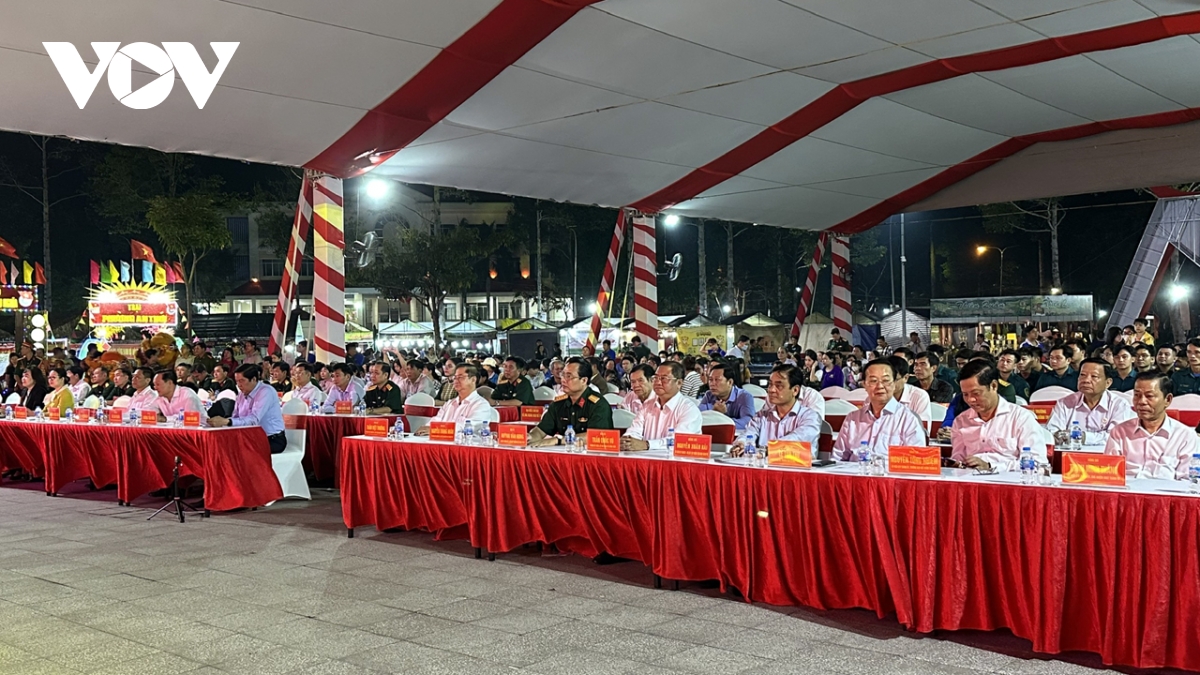 tết quân-dân hướng về các gia đình chính sách, gia đình khó khăn ở cần thơ hình ảnh 1 tet quan-dan huong ve cac gia dinh chinh sach, gia dinh kho khan o can tho hinh anh 1