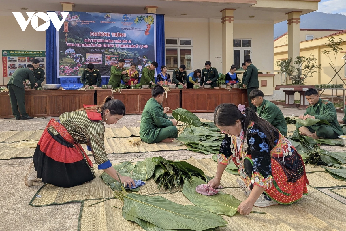 mang tết đủ đầy đến các bản làng vùng biên hình ảnh 1 mang tet du day den cac ban lang vung bien hinh anh 1