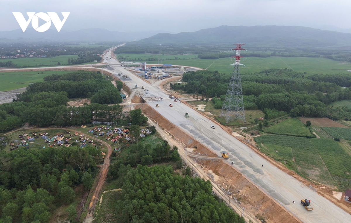 công trường cao tốc quảng ngãi - hoài nhơn nhộn nhịp những ngày giáp tết hình ảnh 4 cong truong cao toc quang ngai - hoai nhon nhon nhip nhung ngay giap tet hinh anh 4
