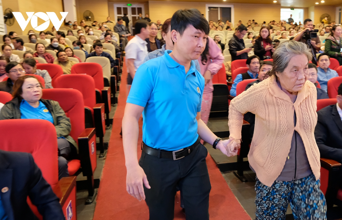 ptt nguyễn hòa bình dự chương trình tết sum vầy- xuân ơn Đảng tại quảng ngãi hình ảnh 3 ptt nguyen hoa binh du chuong trinh tet sum vay- xuan on Dang tai quang ngai hinh anh 3