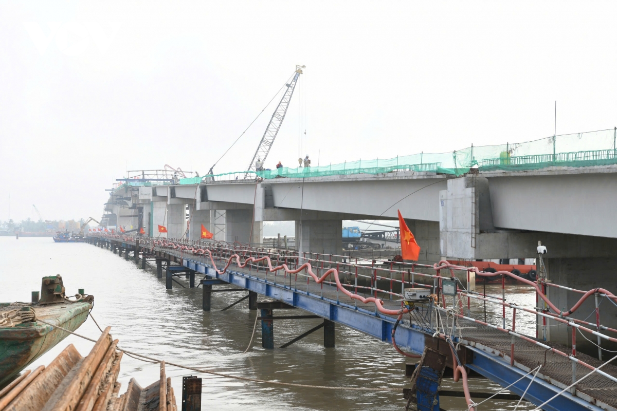 Hợp long cầu Đại Ngãi 2