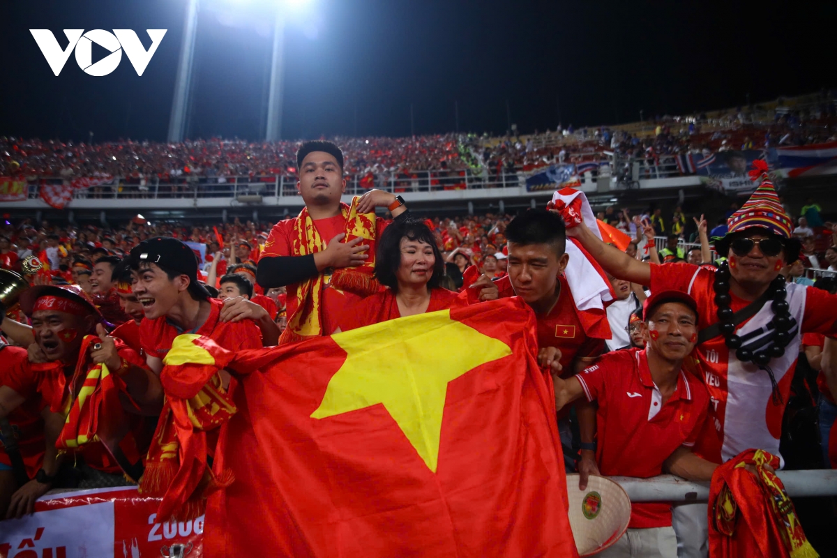 dan cau thu Dt viet nam vo oa cam xuc khi an mung chuc vo dich asean cup 2024 hinh anh 4