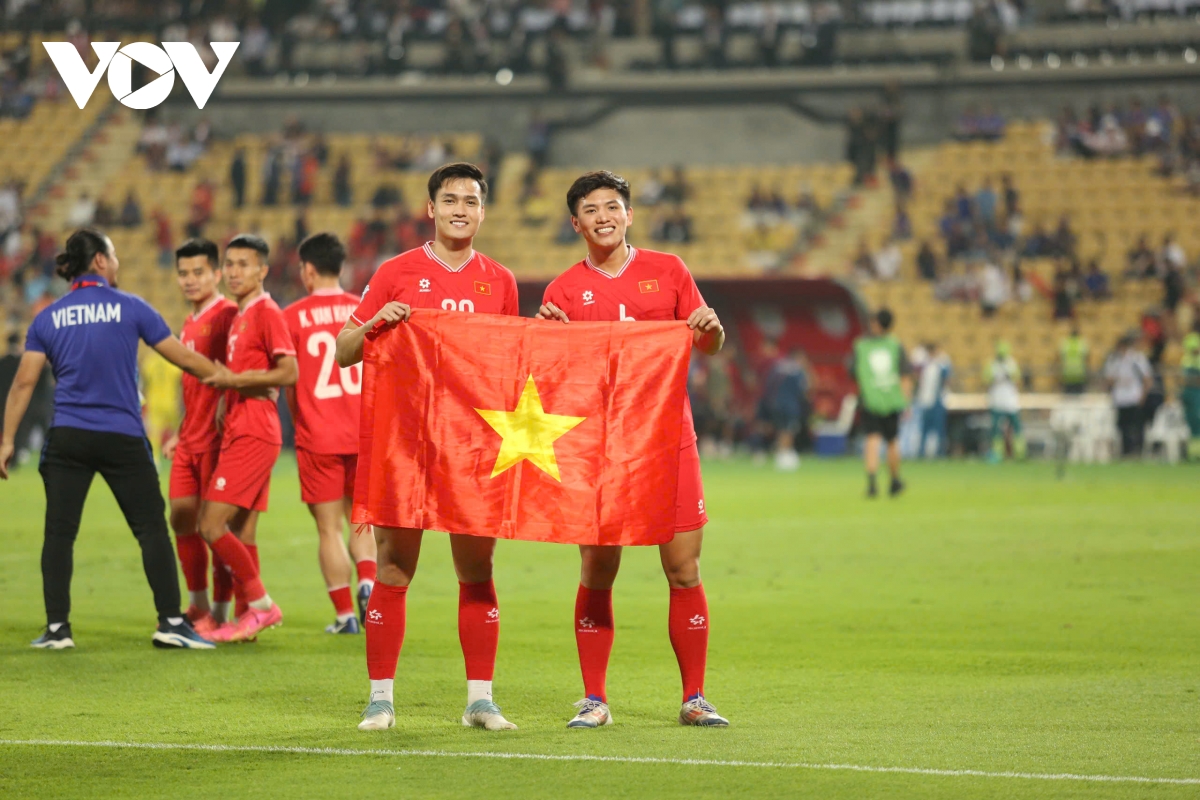 dan cau thu Dt viet nam vo oa cam xuc khi an mung chuc vo dich asean cup 2024 hinh anh 5