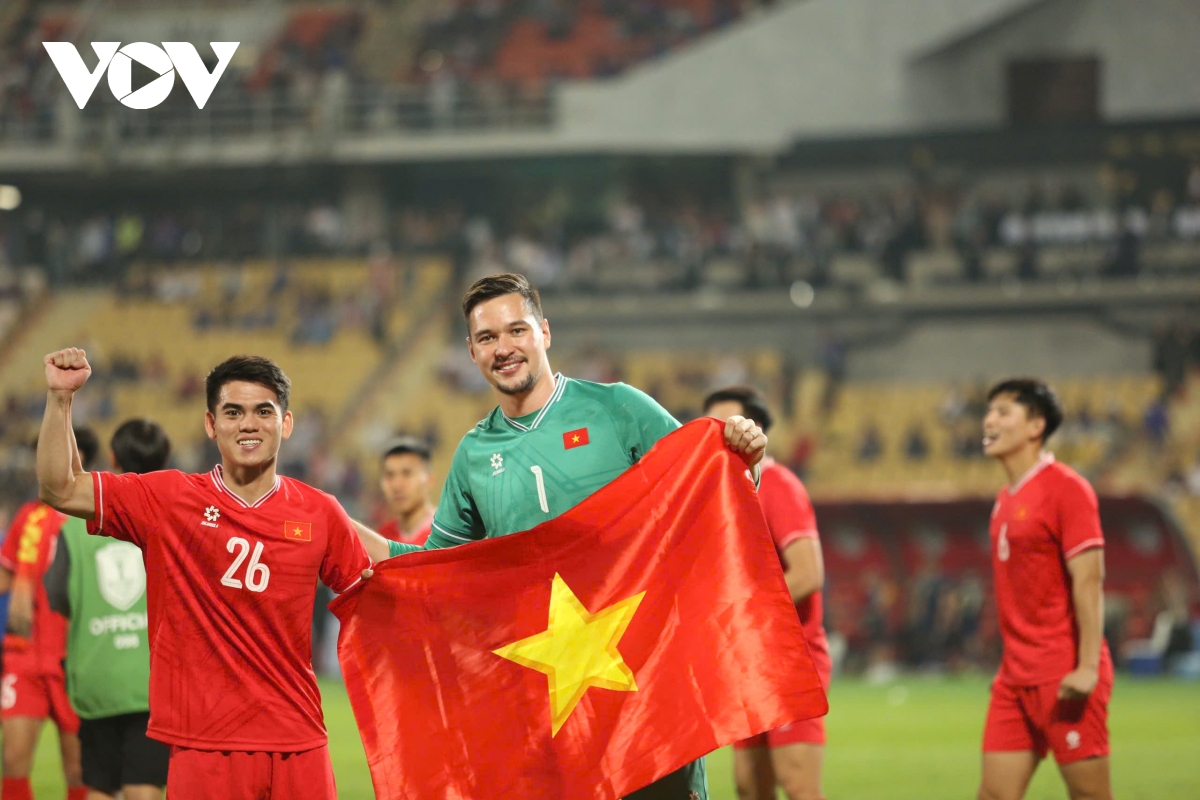 dan cau thu Dt viet nam vo oa cam xuc khi an mung chuc vo dich asean cup 2024 hinh anh 6