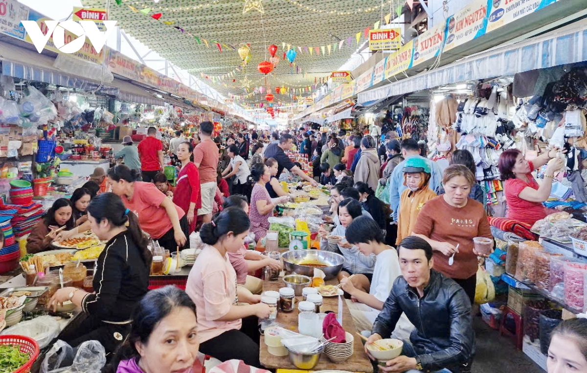 Da nang cho, sieu thi ngay tet nhon nhip, suc mua tang cao hinh anh 1