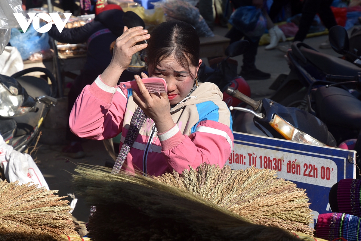 cho phien ngay tet ruc ro sac mau tren cao nguyen bac ha hinh anh 20