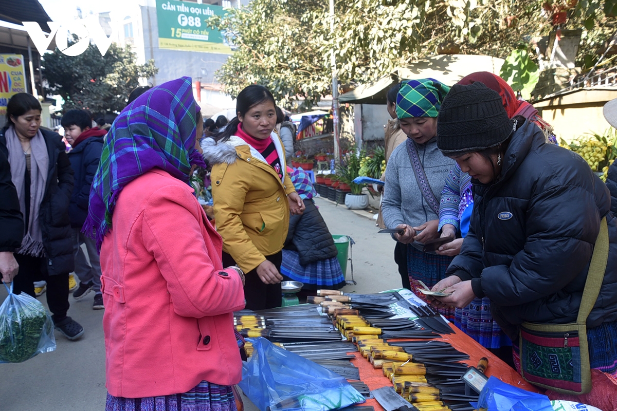 cho phien ngay tet ruc ro sac mau tren cao nguyen bac ha hinh anh 13