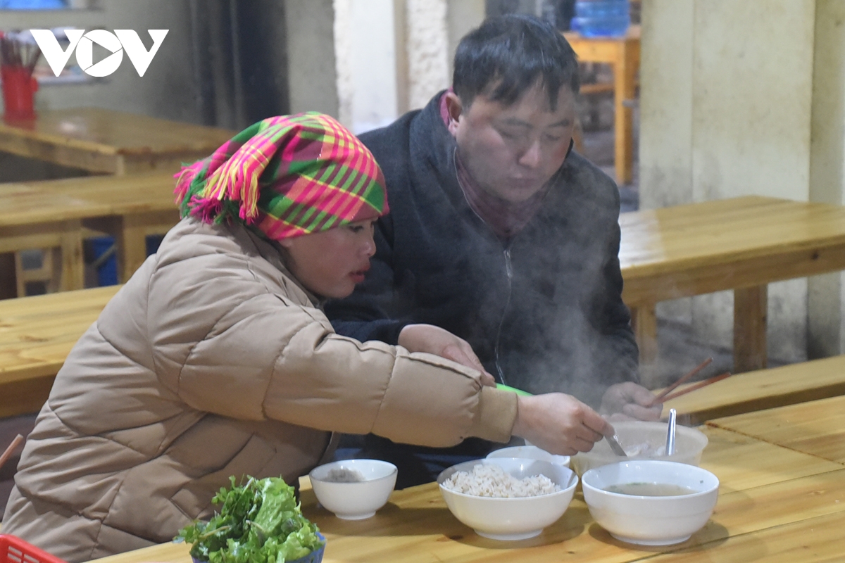 cho phien ngay tet ruc ro sac mau tren cao nguyen bac ha hinh anh 6