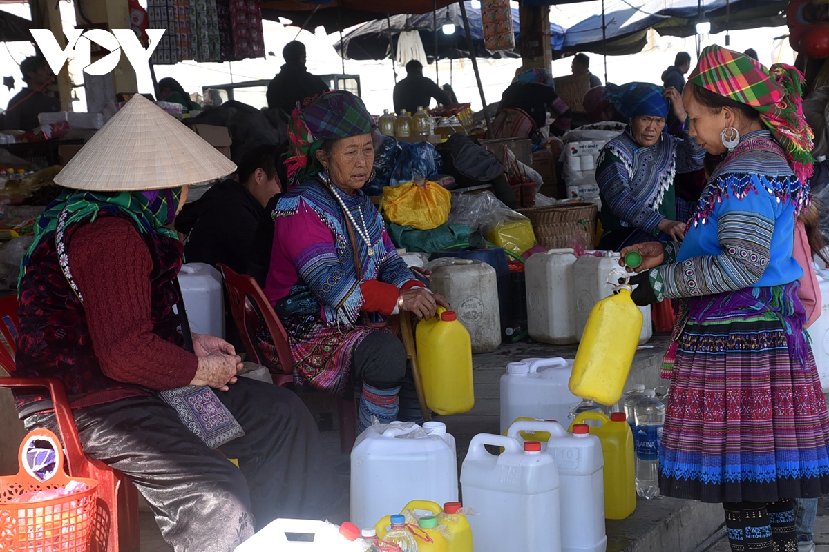 cho phien ngay tet ruc ro sac mau tren cao nguyen bac ha hinh anh 17