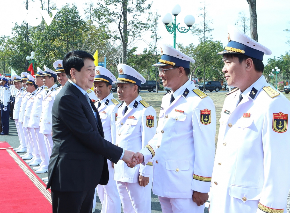 chủ tịch nước thăm, chúc tết các lực lượng vũ trang đóng quân tại phú quốc hình ảnh 2 chu tich nuoc tham, chuc tet cac luc luong vu trang dong quan tai phu quoc hinh anh 2