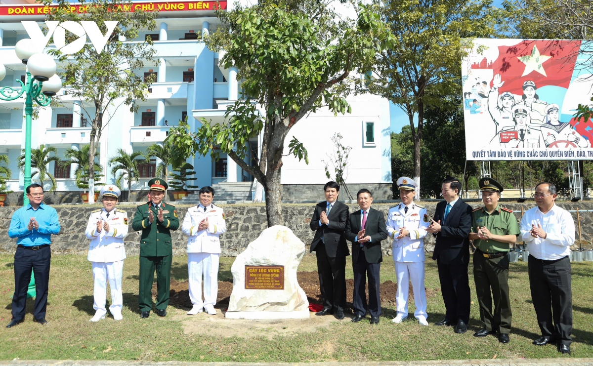 chủ tịch nước thăm, chúc tết các lực lượng vũ trang đóng quân tại phú quốc hình ảnh 7 chu tich nuoc tham, chuc tet cac luc luong vu trang dong quan tai phu quoc hinh anh 7