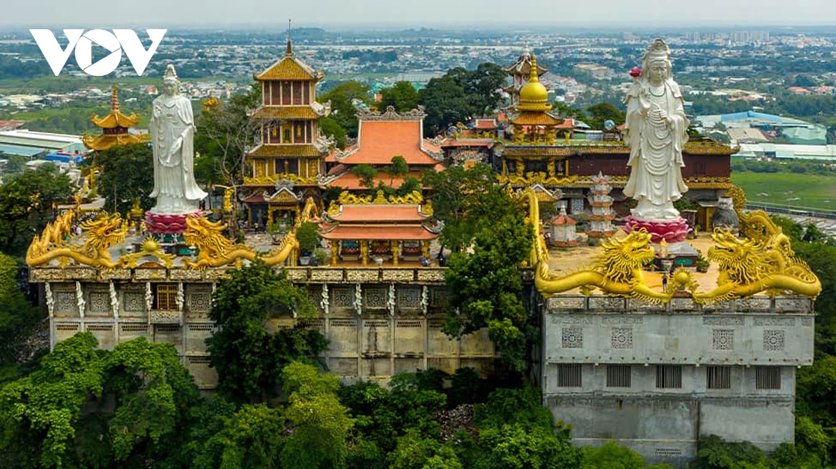 nguoi dan do ve ngoi chua co nhat binh duong de cau may hinh anh 1