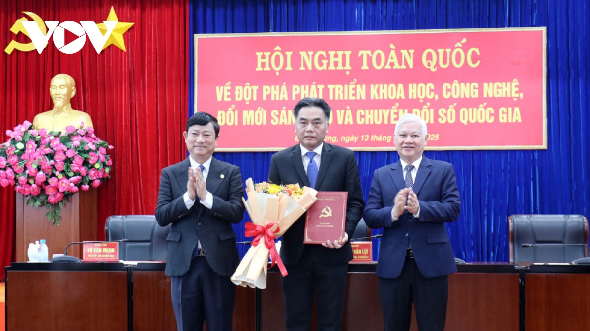 Ong nguyen loc ha giu chuc pho bi thu tinh uy binh duong hinh anh 1