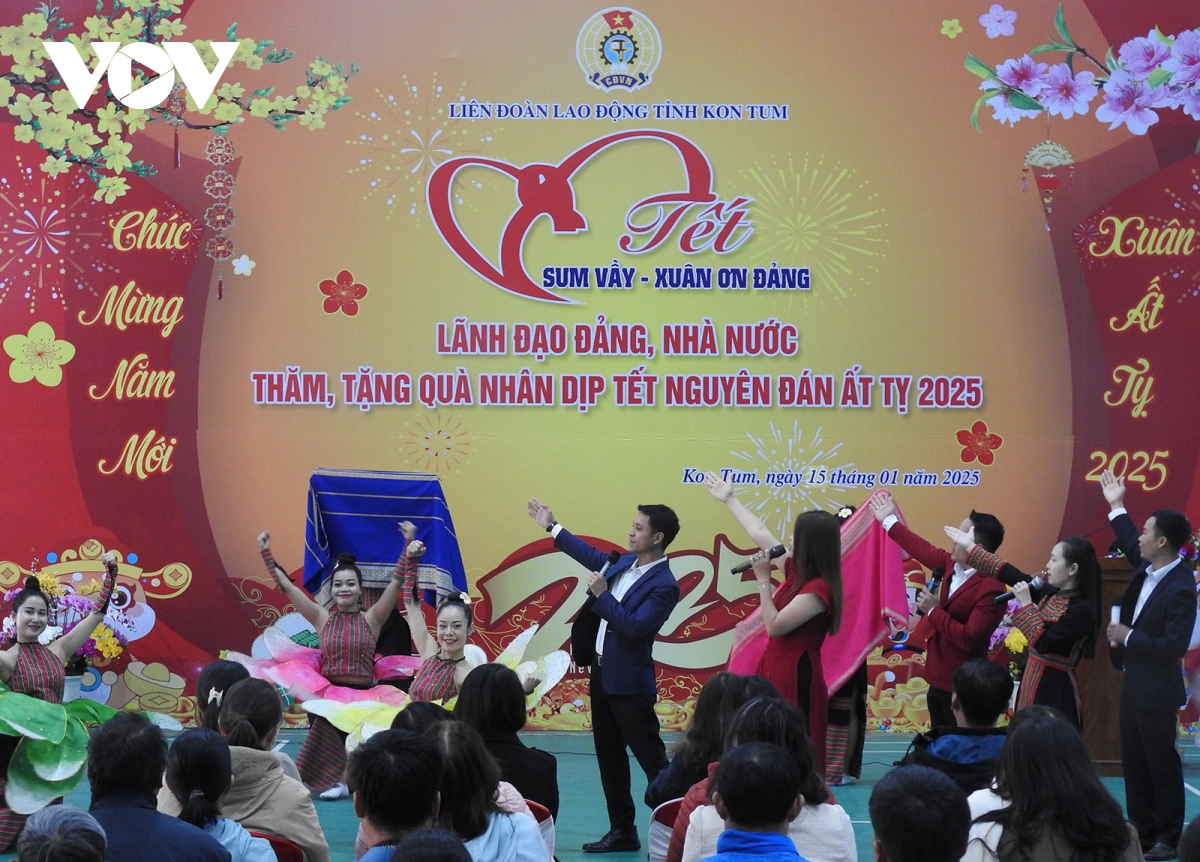 chúc tết, tặng quà người lao động ở nhiều địa phương trong cả nước hình ảnh 1 chuc tet, tang qua nguoi lao dong o nhieu dia phuong trong ca nuoc hinh anh 1