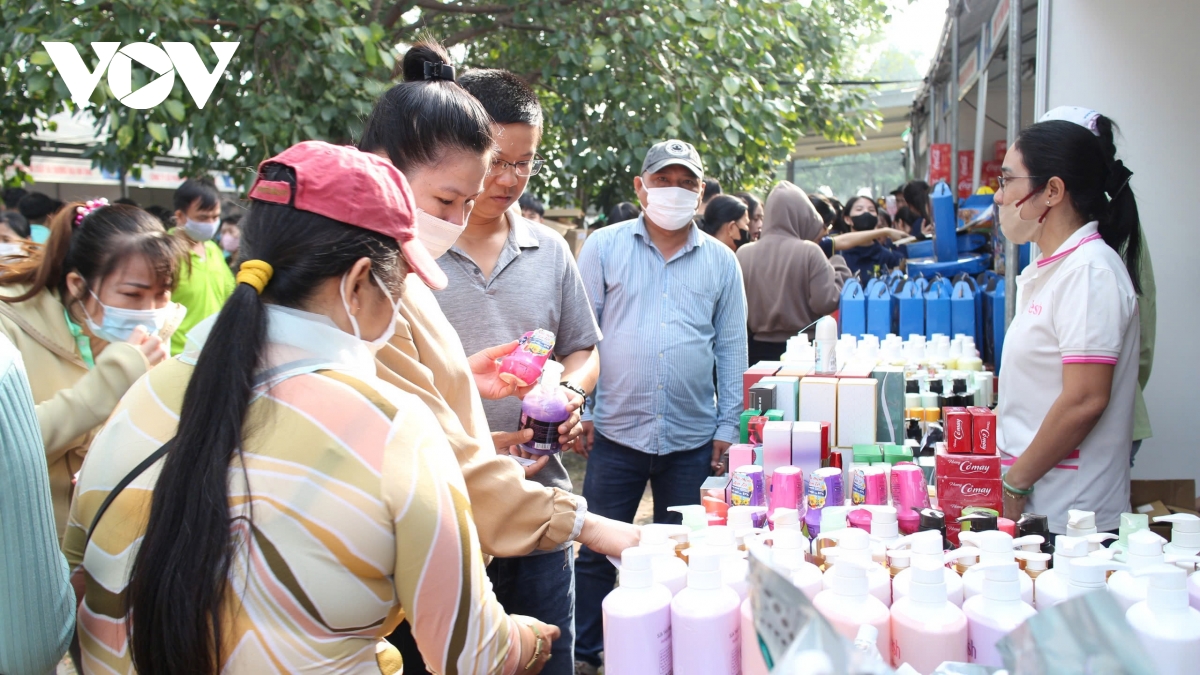TP.HCM đem "Tết sum vầy - Xuân đoàn kết" đến với công nhân khó khăn