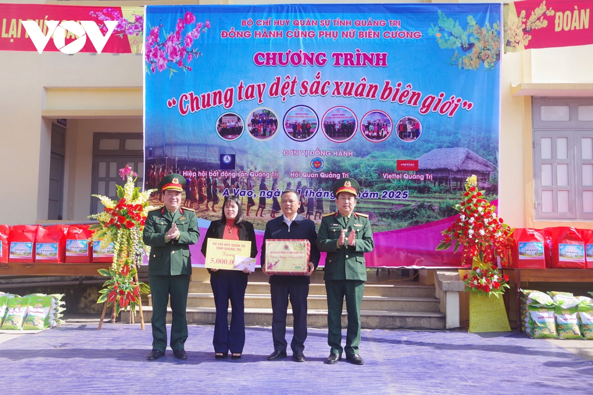chung tay dệt sắc xuân biên giới tặng quà đồng bào vùng cao quảng trị hình ảnh 1 chung tay det sac xuan bien gioi tang qua dong bao vung cao quang tri hinh anh 1