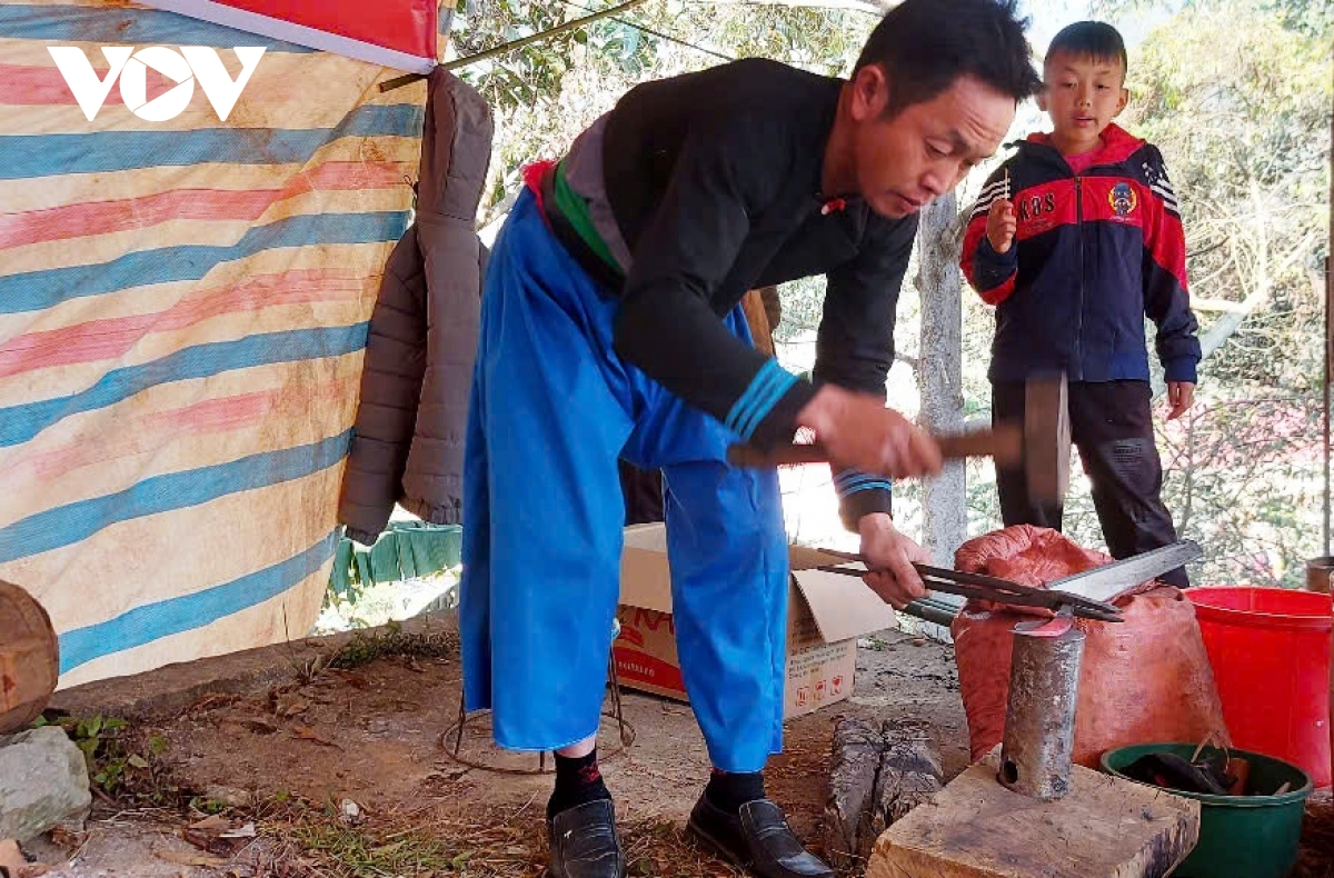 bảo tồn và phát huy nghề rèn truyền thống của đồng bào mông trên rẻo cao hình ảnh 2 bao ton va phat huy nghe ren truyen thong cua dong bao mong tren reo cao hinh anh 2