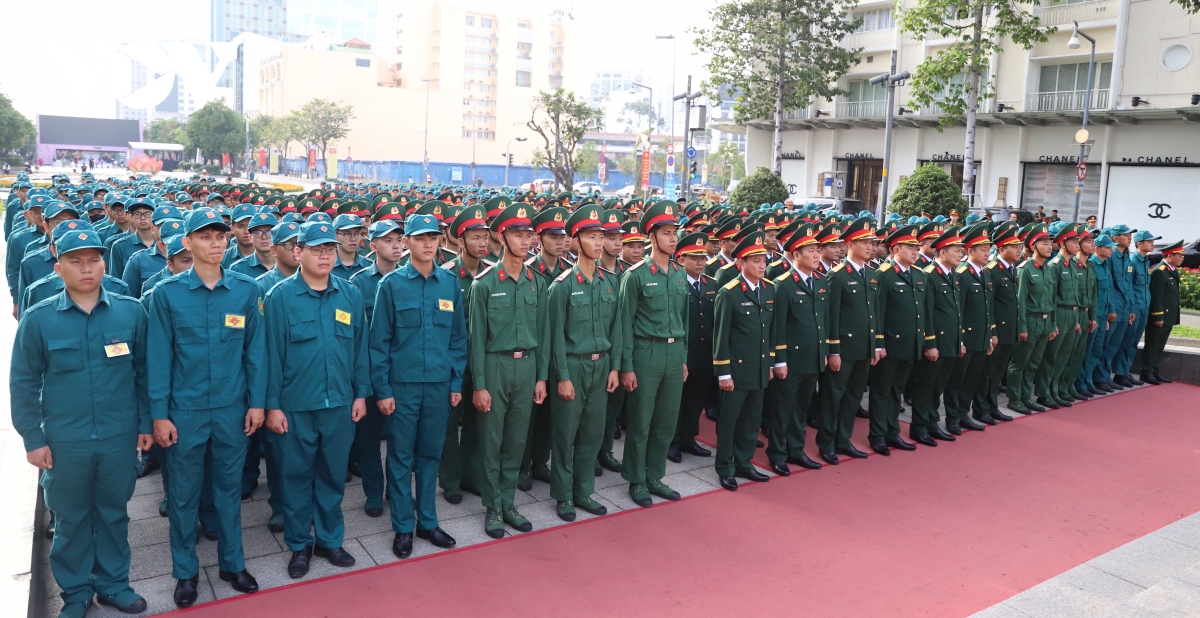 bộ tư lệnh tp.hcm báo công chủ tịch hồ chí minh hình ảnh 4 bo tu lenh tp.hcm bao cong chu tich ho chi minh hinh anh 4