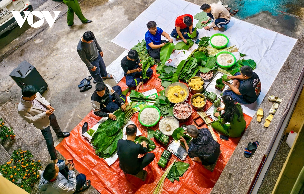 canh sat pccc ha noi tro tai goi banh chung, san sang truc chien dem giao thua hinh anh 11