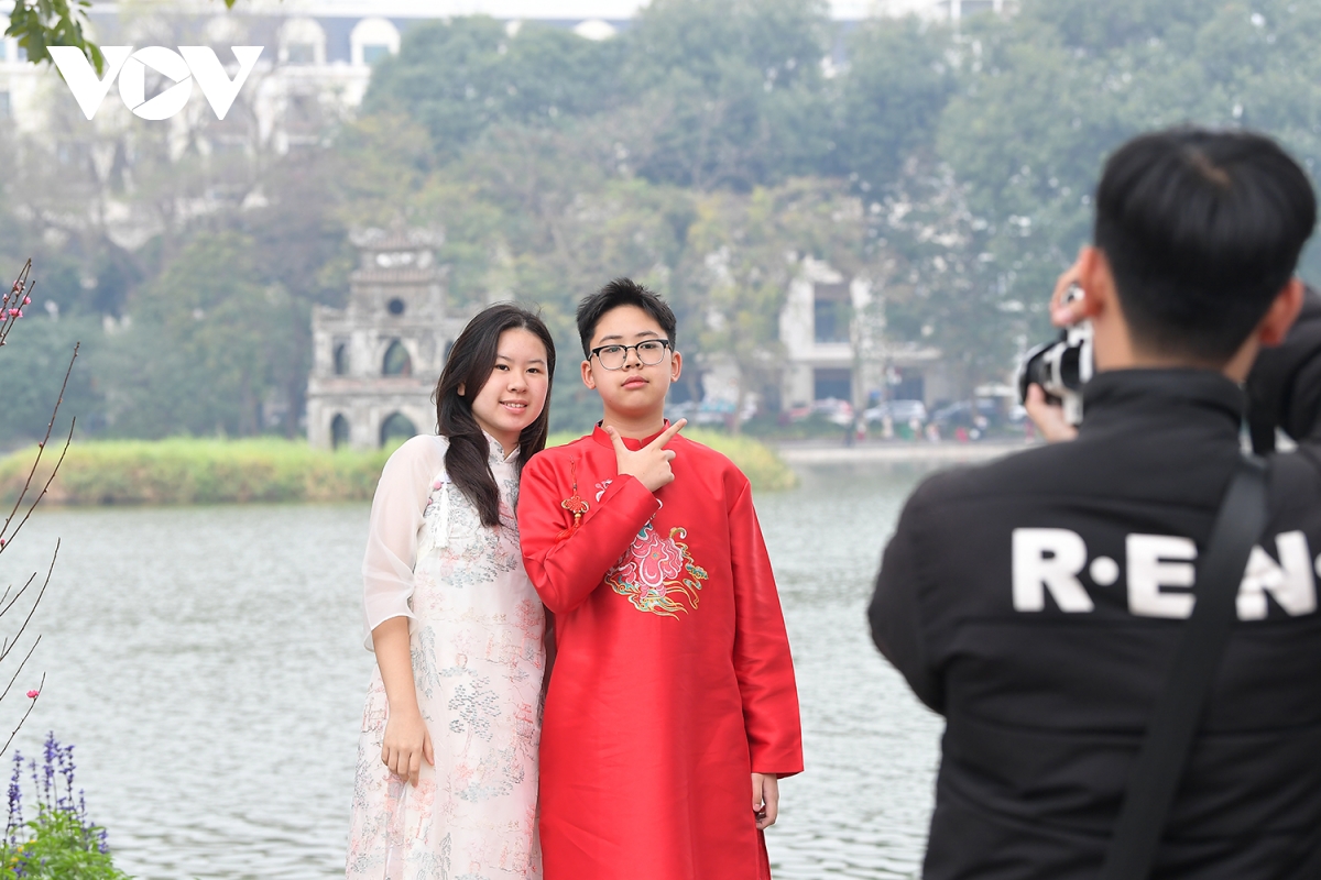 nguoi ha noi xung xinh ao dai du xuan sang mung 1 tet hinh anh 9