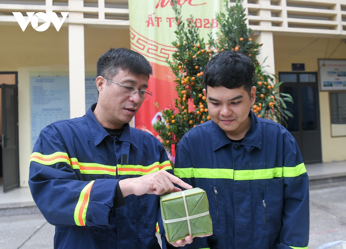 canh sat pccc ha noi tro tai goi banh chung, san sang truc chien dem giao thua hinh anh 6