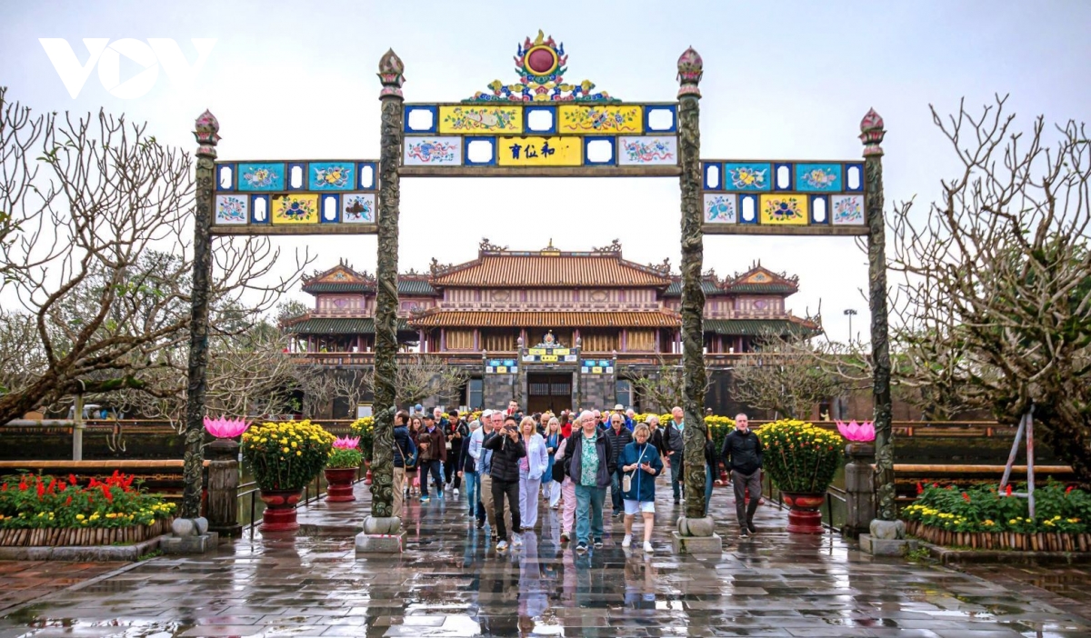 khu di sản huế đón hàng ngàn lượt khách tham quan, vui tết hình ảnh 2 khu di san hue don hang ngan luot khach tham quan, vui tet hinh anh 2