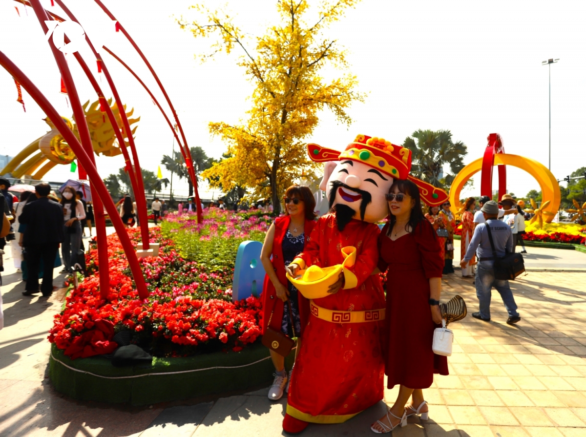 du xuân đường hoa, check-in linh vật Ất tỵ 2025 ở thành phố Đà nẵng hình ảnh 8 du xuan duong hoa, check-in linh vat At ty 2025 o thanh pho Da nang hinh anh 8