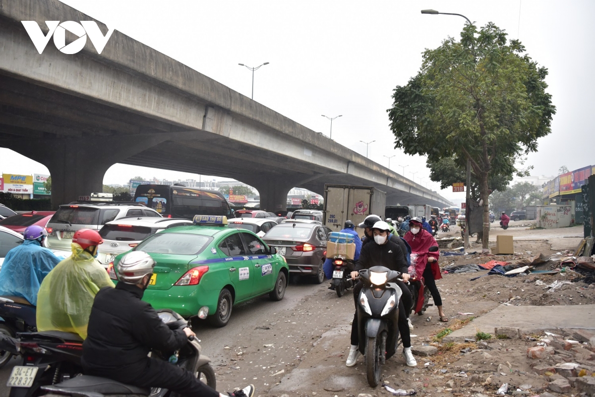 dong nguoi nuom nuop ve que, cua ngo ha noi un tac trong ngay dau nghi tet hinh anh 4