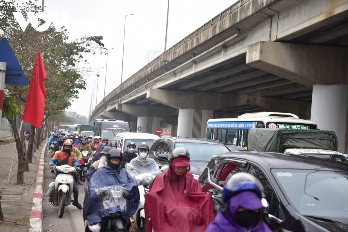 dong nguoi nuom nuop ve que, cua ngo ha noi un tac trong ngay dau nghi tet hinh anh 3