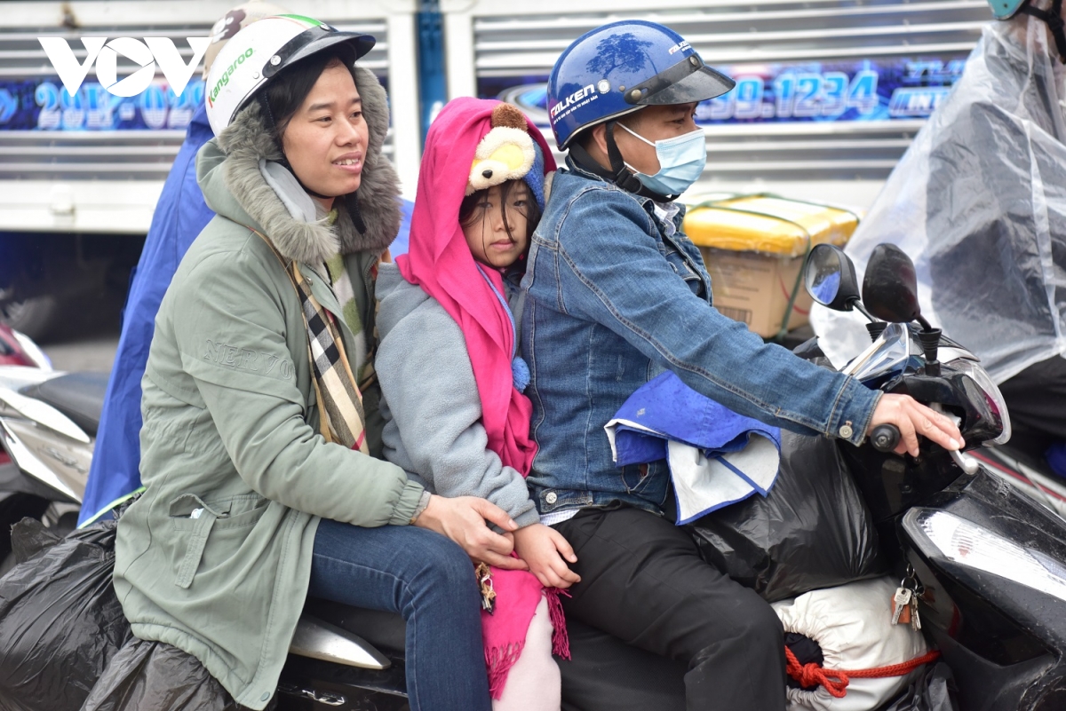dong nguoi nuom nuop ve que, cua ngo ha noi un tac trong ngay dau nghi tet hinh anh 5