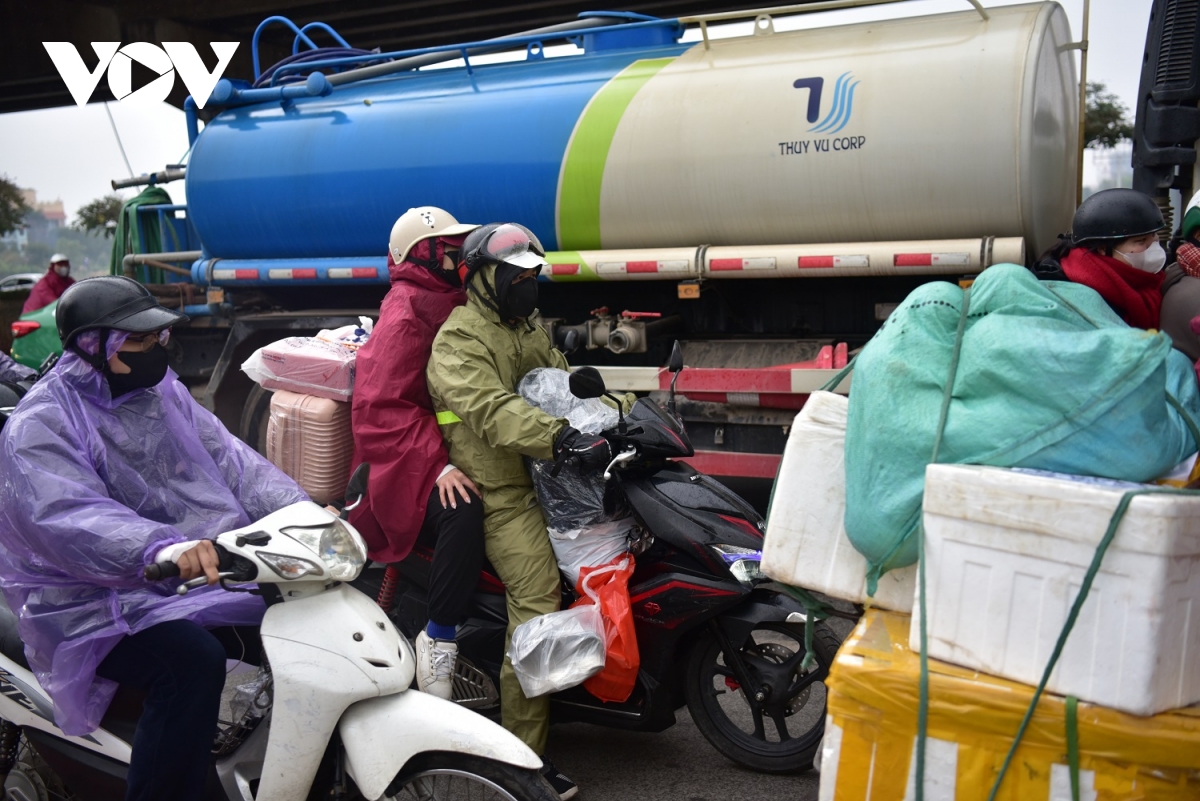 dong nguoi nuom nuop ve que, cua ngo ha noi un tac trong ngay dau nghi tet hinh anh 7