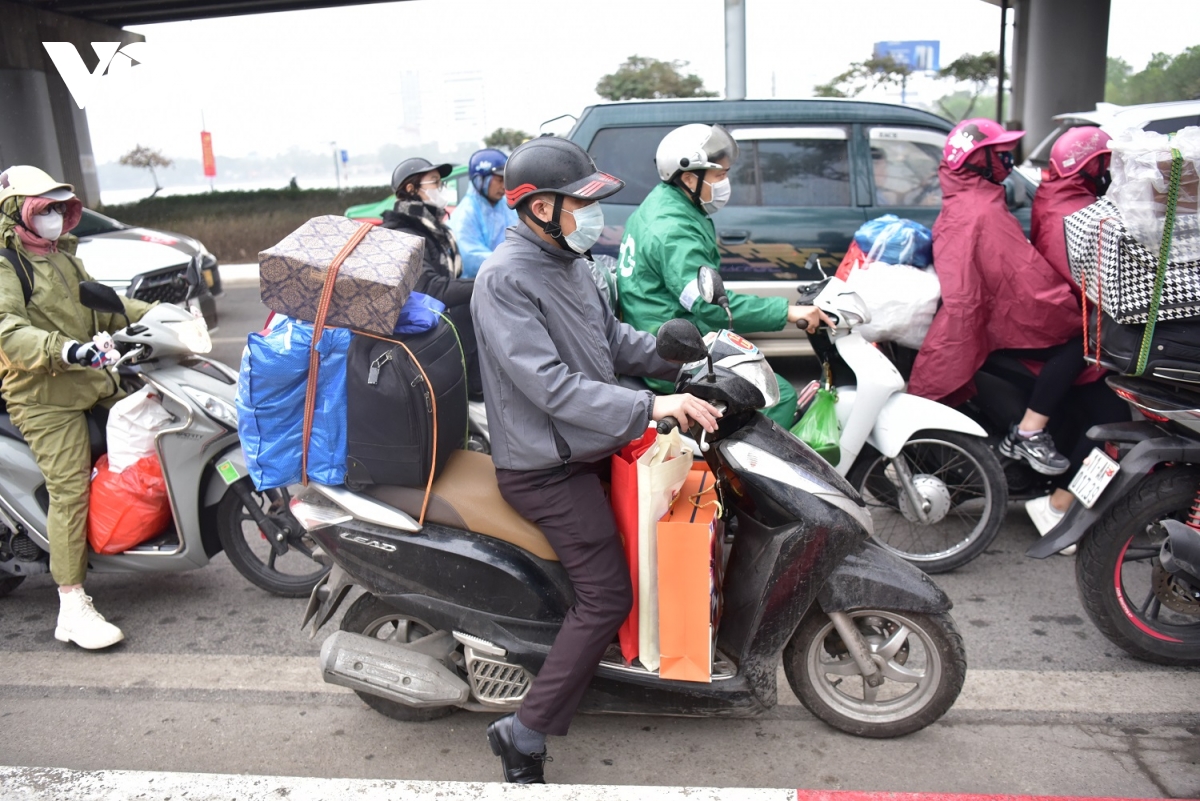 dong nguoi nuom nuop ve que, cua ngo ha noi un tac trong ngay dau nghi tet hinh anh 6