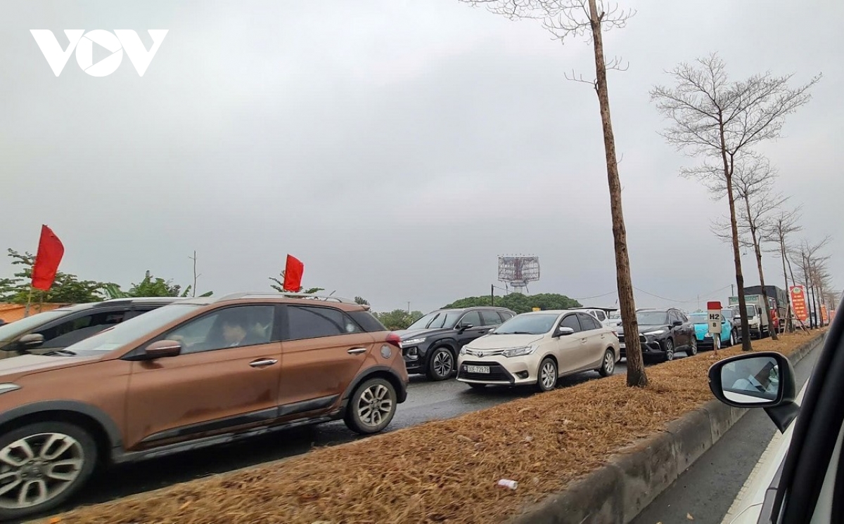 dong nguoi nuom nuop ve que, cua ngo ha noi un tac trong ngay dau nghi tet hinh anh 9