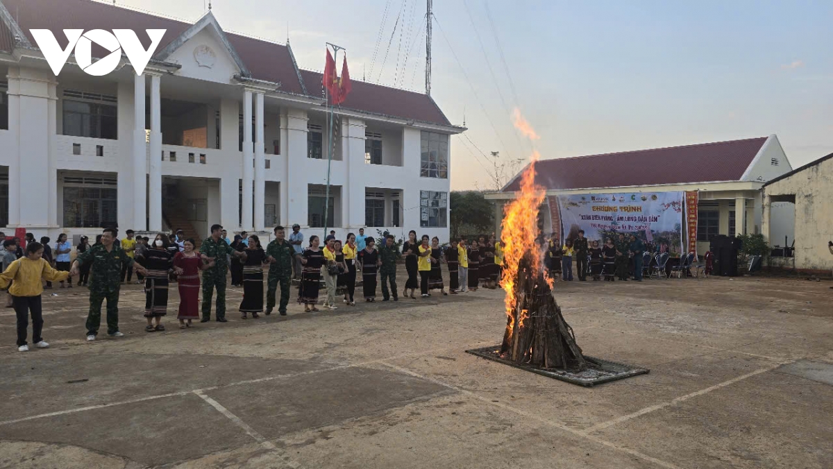 Am tinh quan dan tren bien gioi gia lai hinh anh 3