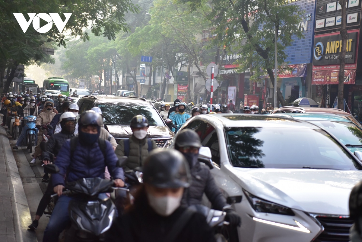 người hà nội chật vật di chuyển trên đường trong những ngày giáp tết hình ảnh 7 nguoi ha noi chat vat di chuyen tren duong trong nhung ngay giap tet hinh anh 7