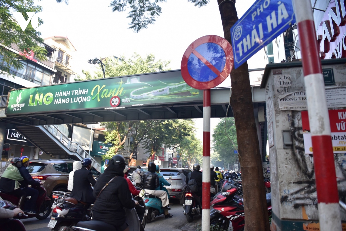 người hà nội chật vật di chuyển trên đường trong những ngày giáp tết hình ảnh 6 nguoi ha noi chat vat di chuyen tren duong trong nhung ngay giap tet hinh anh 6