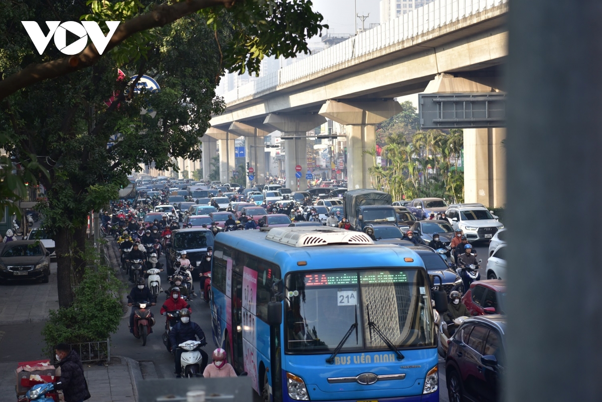người hà nội chật vật di chuyển trên đường trong những ngày giáp tết hình ảnh 4 nguoi ha noi chat vat di chuyen tren duong trong nhung ngay giap tet hinh anh 4