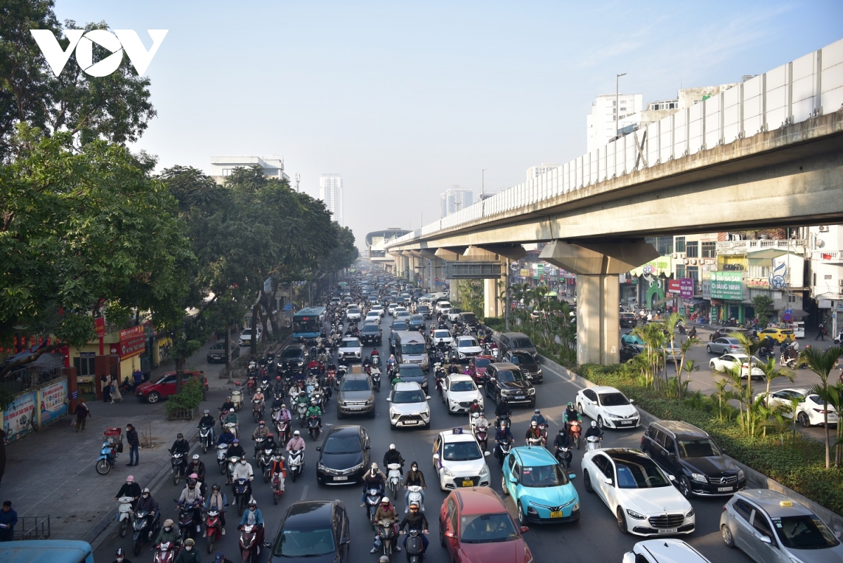 người hà nội chật vật di chuyển trên đường trong những ngày giáp tết hình ảnh 1 nguoi ha noi chat vat di chuyen tren duong trong nhung ngay giap tet hinh anh 1