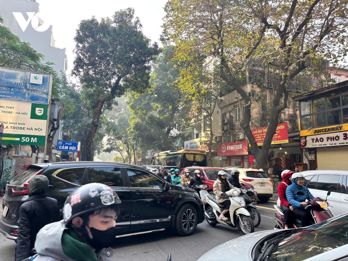 người hà nội chật vật di chuyển trên đường trong những ngày giáp tết hình ảnh 15 nguoi ha noi chat vat di chuyen tren duong trong nhung ngay giap tet hinh anh 15
