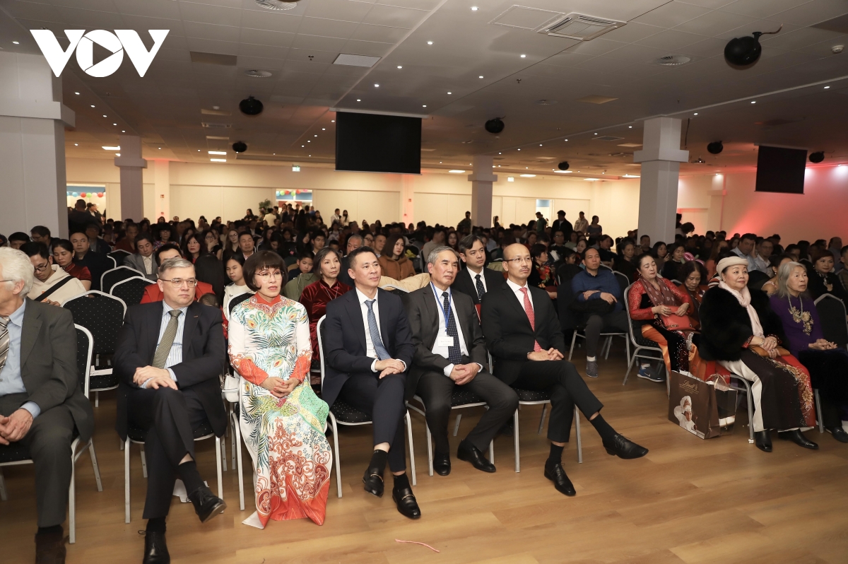 Ấm áp chương trình mừng xuân tết Ất tỵ 2025 tại hungary hình ảnh 2 Am ap chuong trinh mung xuan tet At ty 2025 tai hungary hinh anh 2